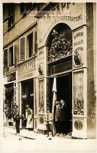 Vetrina del negozio Fantappiè dal 1870 - Firenze 1910 - 1915