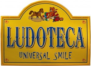 Insegna per la Ludoteca "Universal Smile"